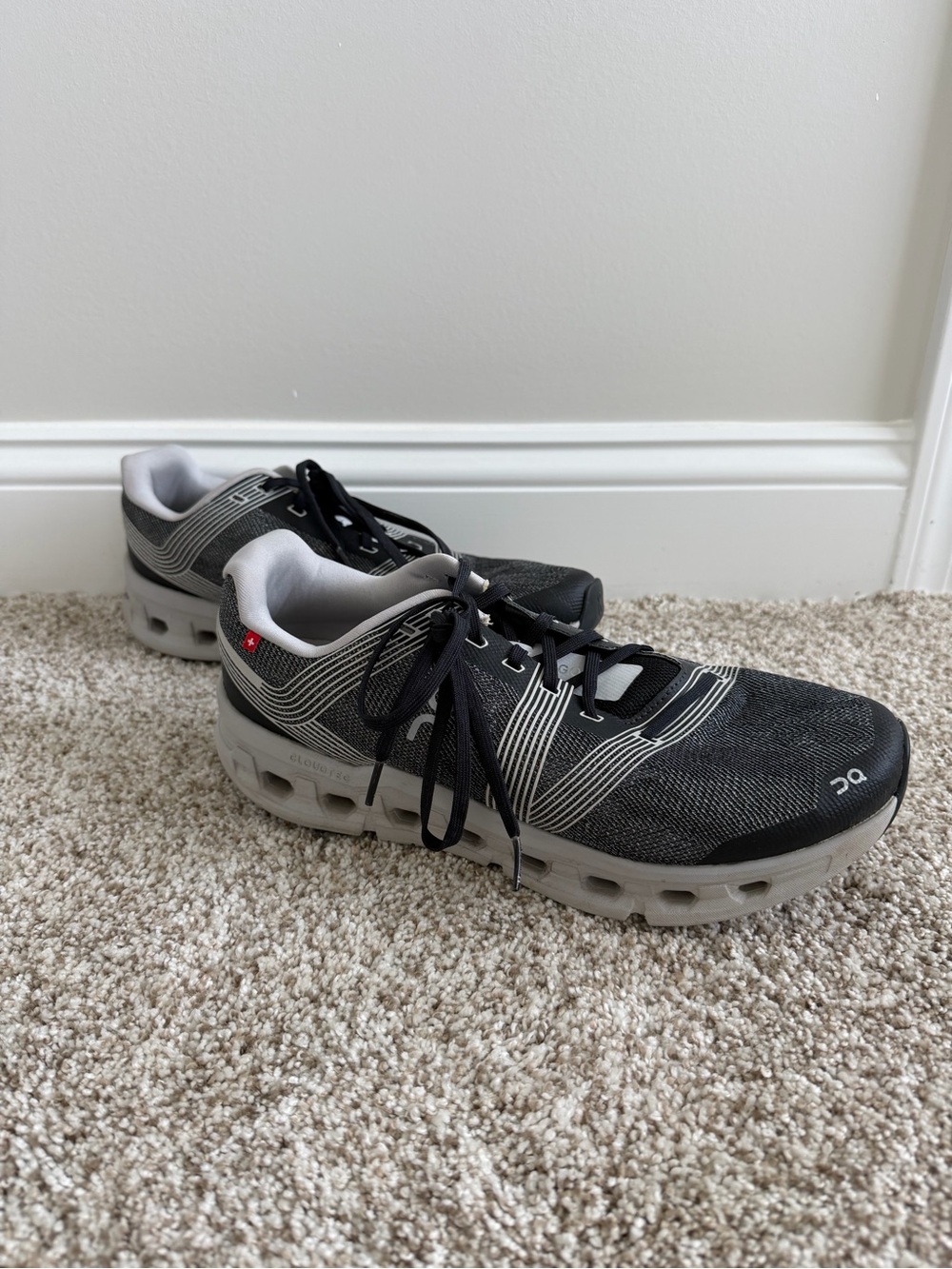 On Running Cloud Men’s Athletic Shoes in Black and Gray